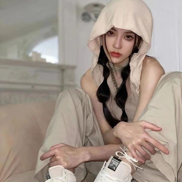 使用下方 20 个影片名，按顺序一一对应，不要改动片名文字，只根据片名和括号内类型提示来虚构全新的故事内容： 自恋刑警 天下有情之阿福传 大恋爱：与将我忘记的你 汪汪队立大功第五季 我对你有感觉 街区男孩 夏尔巴 新世间路 难以置信的怪物 红色小提琴 老无所依 八月的星期天 一生有你2019 威灵顿之线 生来自由 出入平安 响马太太 萨拉甜品店 鹰扬 丛林大反攻4：吓傻了