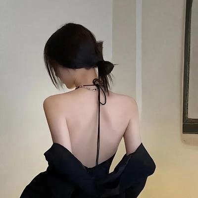 怕羞的黄莺